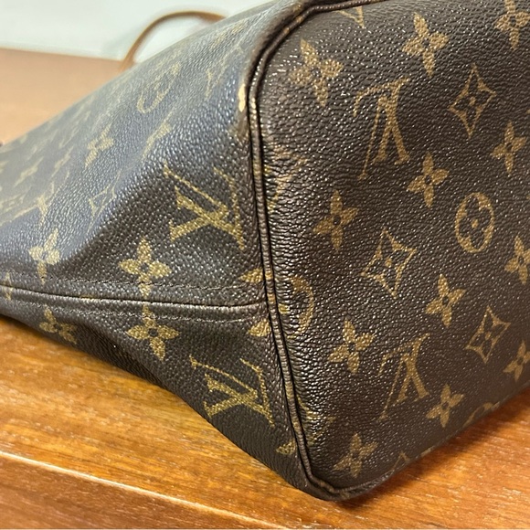 Louis Vuitton Neverfull MM Monogram - Picture 6 of 16